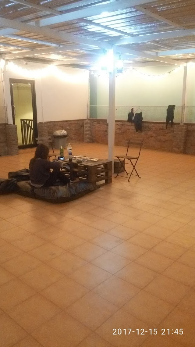 Krit Hostel & coffee bar