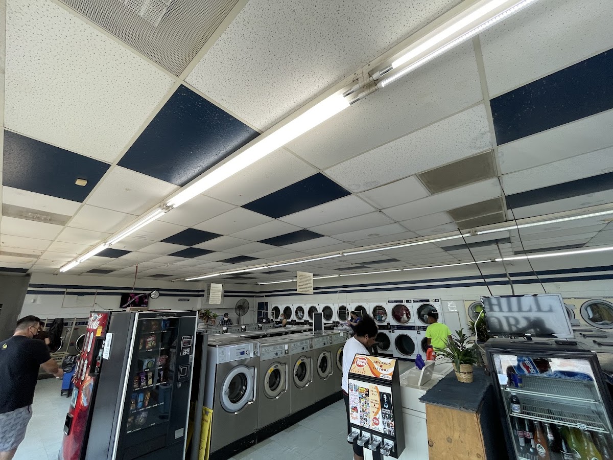 Maple Hill Laundry storefront and entrance in Kansas City