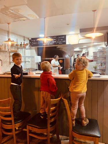 Bella Luna Pizzeria - Pizza