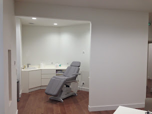 Photo n°3 de Docteur Younes RIAH à Bastia (Chirurgien plasticien)