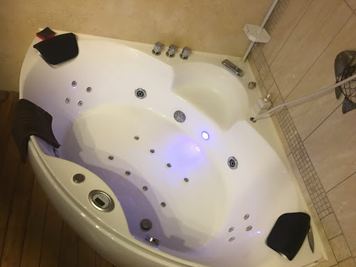 Photo de La Découverte Jacuzzi Sauna Piscine à Gimont (32200)