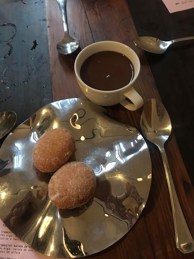 Sud, o pássaro verde Café