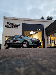 Photo n°1 de ZeCarrossery & ZePare-Brise Cesson-Sévigné - Garage Carrosserie Jan à Cesson-Sévigné (Service de réparation de pare-brise)