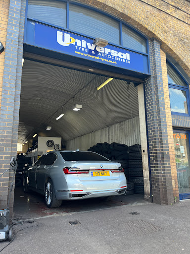 Universal Tyres - Visual