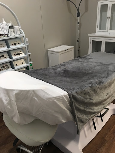 MKW Salon and Day Spa - Thumbnail