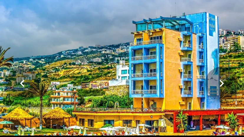 Four Seasons Halat Hotel & Beach Resort