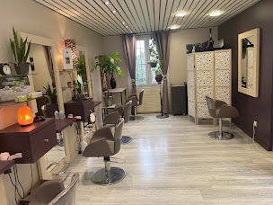 Photo n°35 de COIFFURE SC CREATION styliste,visagiste,eco responsable produits naturels .AVEC OU SANS RDV à Sotteville-lès-Rouen (Salon de coiffure)