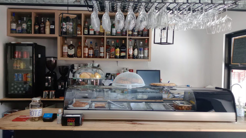 RESTAURANTE BAR CAFETERIA BARAJAS J´L