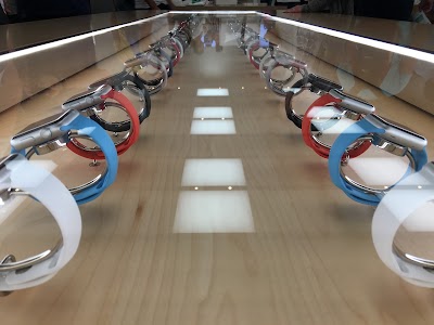 Photos of Apple Aventura