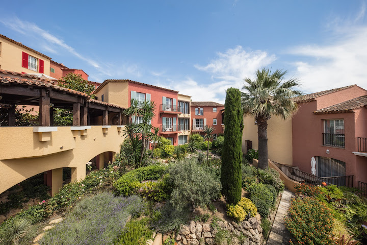 Hôtel Byblos by null