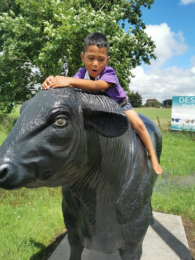 Gumboot Statue - Thumbnail