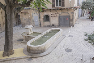 Photo n°12 de GregBnb - Centre Ancien - T2 Street Art - Wifi à Toulon (Location d'appartement de vacances)