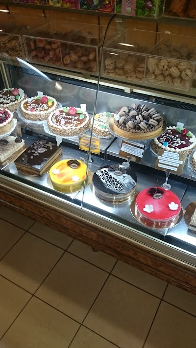 Photos of P&acirc;tisserie Abidjanaise