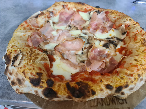 Photo 11 - Pizzandwich