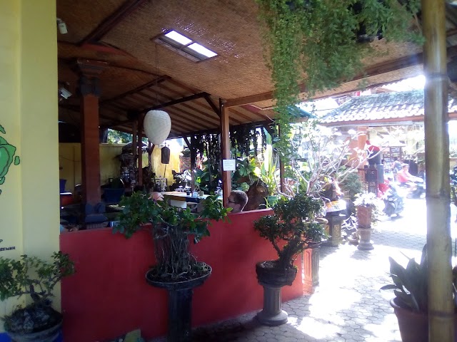 The Happy Mango Tree