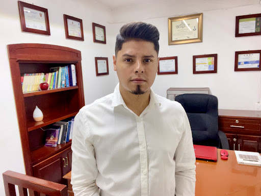 Nutriólogo John Kenci Fernandez