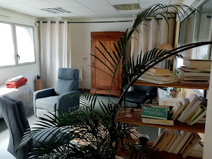 Photo n°1 de Floriane PUJOL - Psychothérapie par le Rêve Éveillé Libre | En ligne & Présentiel à Aubigny-Les Clouzeaux (Psychanalyste)