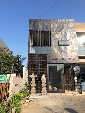 Niluh Djelantik Flagship Store Jakarta, Author: Niluh Djelantik Flagship Store Jakarta