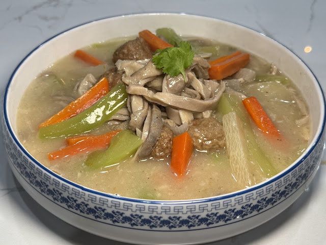 CHEF XIONG KITCHEN 川香園鉄木真 by null