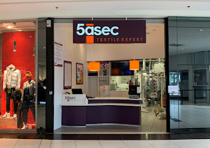 Photo n°2 de Pressing 5àsec Saint-Grégoire Leclerc à Saint-Grégoire (Blanchisserie)