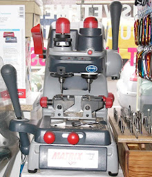 Photo n°9 de PRESSING RETOUCHE CORDONNERIE CHAMPIGNY SUR MARNE à Champigny-sur-Marne (Pressing)