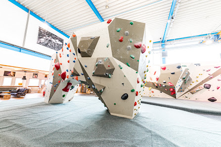 Dynochrom Boulderhalle Frankfurt Flinschstraße 45, 60388 Frankfurt am Main