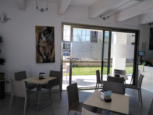 White Coffee Bar - Thumbnail