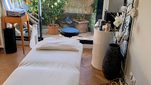 Photo n°1 de Vair Piova Isabelle | Ostéopathe D.O | Le Chesnay-Rocquencourt - Versailles à Le (Praticien de médecine alternative)