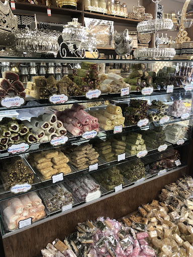 Nuts & Candy - Visual
