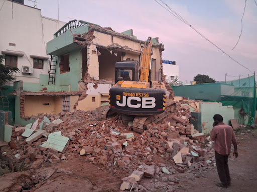 Looking for demolition services in Noida? We provide safe and affordable demolition for homes, vi… post image