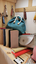 Photo n°18 de Roulotte-Atelier d'Artisanat & produits locaux à Clelles (Artisanat)