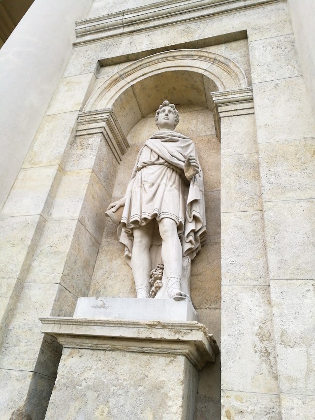 Colonnade on Reistna