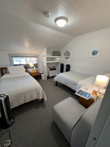 Tofino Paddler's Inn - Thumbnail