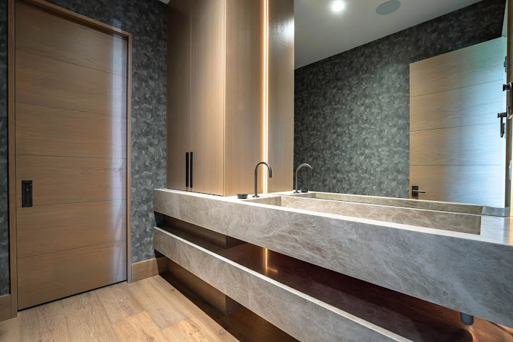 Saint Pierre by null