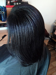 Photo n°14 de Yasmina Riska Hair à Freinville (Salon de coiffure)