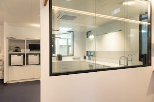 Photo n°4 de Dr Charles GUIAS à Saint-Herblain (Dentiste)