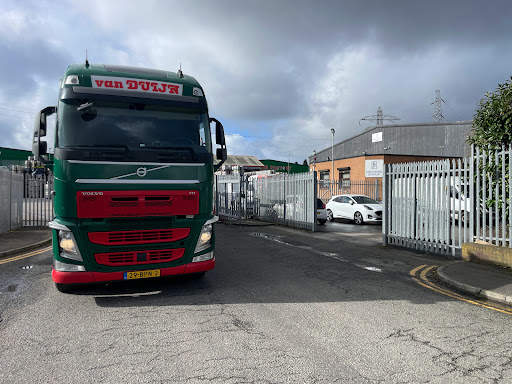 Deckers Trading Ltd - Thumbnail