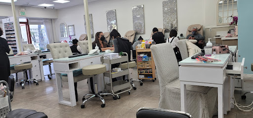 Lilly's Nail & Spa - Thumbnail