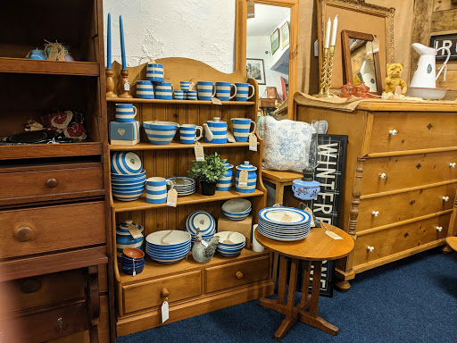 Old Bridge Antiques - Bideford Gallery - United Kingdom