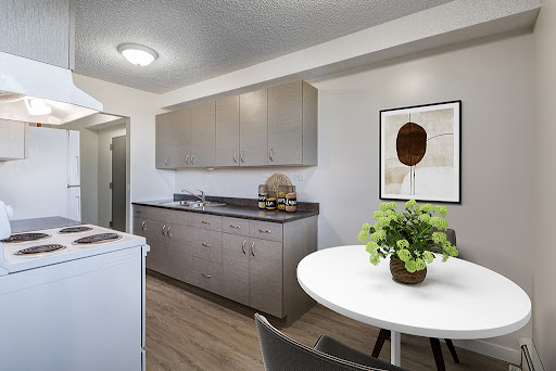 Crestview Manor - Visual