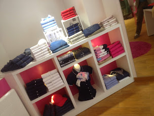 Photo n°11 de Hopium hommes Et Femmes à Vire Normandie (Magasin de chaussures)