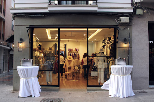 Doña Lola Boutique