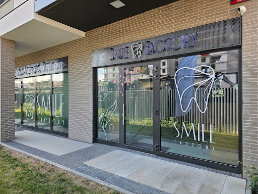 Smile Factory Implanty Ortodoncja Stomatolog Warszawa