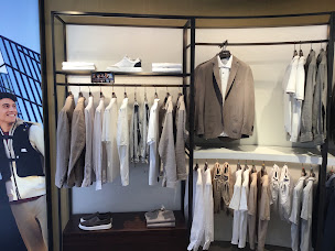 Photo n°32 de Boggi Milano à Lyon (Magasin de vêtements pour hommes)