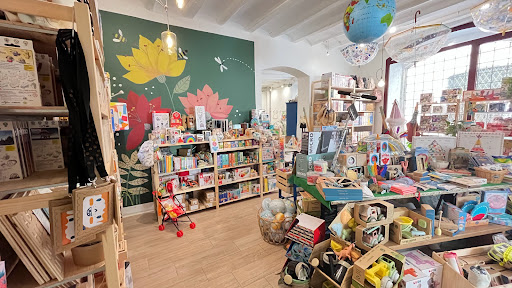 Mon Pettit Ó, Juguetes respetuosos, sostenibles y sin género.Juego libre y talleres creativos, Vilanova i La Geltrú