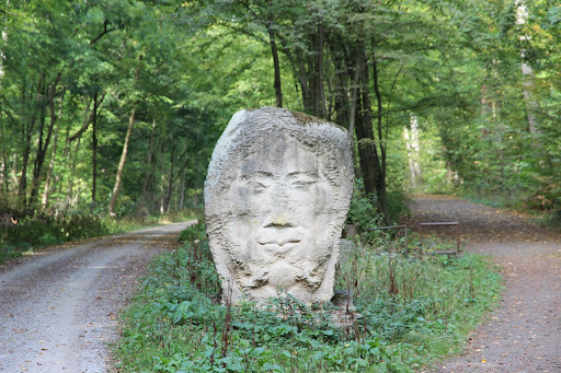 Januskopf, Steinskulptur von Magnus Kleine-Tebbe - Thumbnail