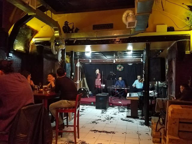 Le Chateau Music Bar