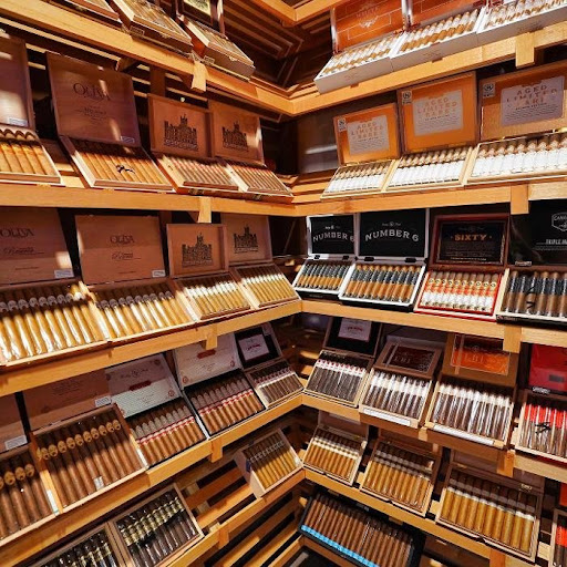 Hecho A Mano Cigar Lounge - Thumbnail