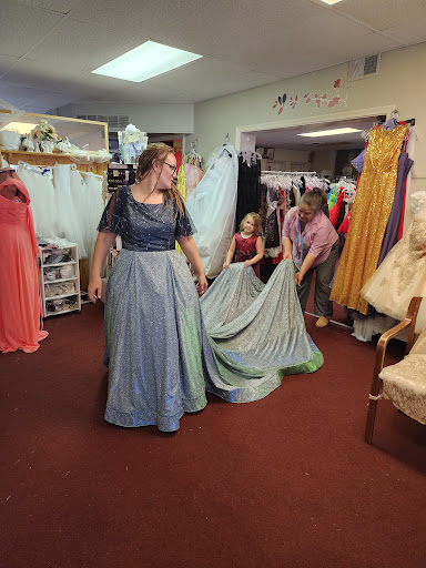 Mindy's Bridal & Dress Shop - Thumbnail
