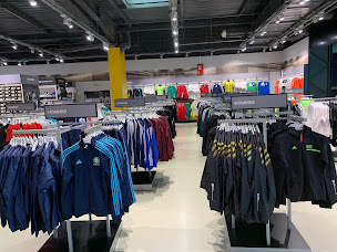 Photo n°14 de adidas Outlet Store Coquelles à Coquelles (Magasin de chaussures)
